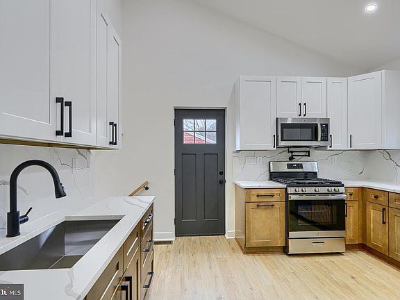 5th image of 2802 Steele Rd