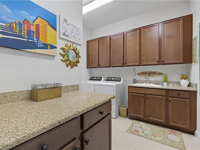 9475 Isla Bella Cir — Photo 19