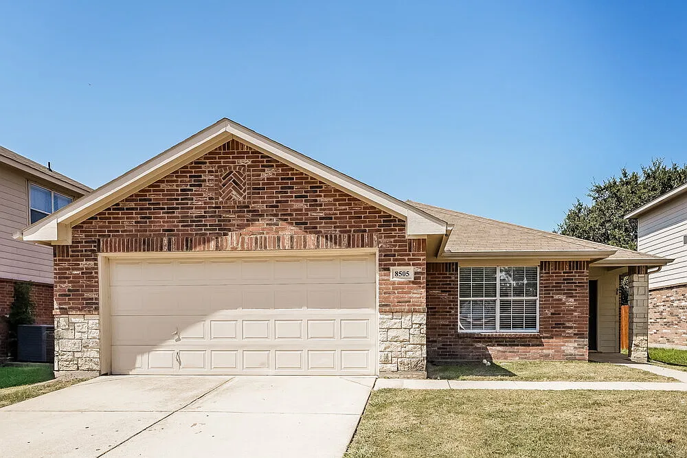 3 bed, 2.0 bath, 1499 sqft, $1,995 — Photo 1