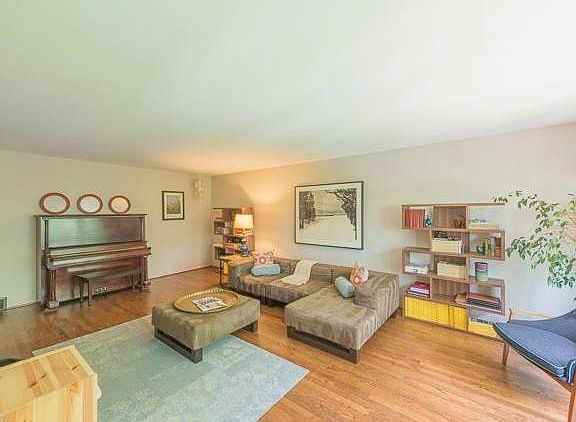 5th image of 6349 Robin Hood Dr