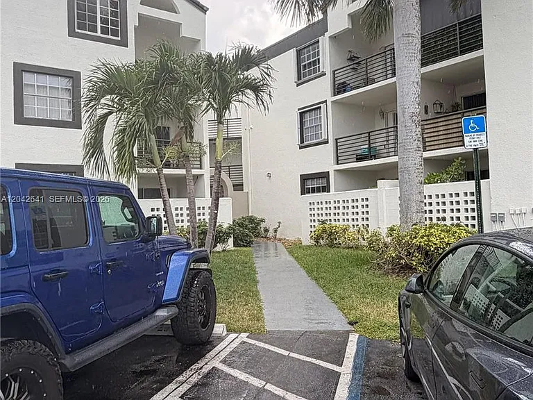 9731 Fontainebleau Blvd #F314 — Photo 16