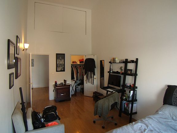 4th image of 143 Leonard St APT 2B