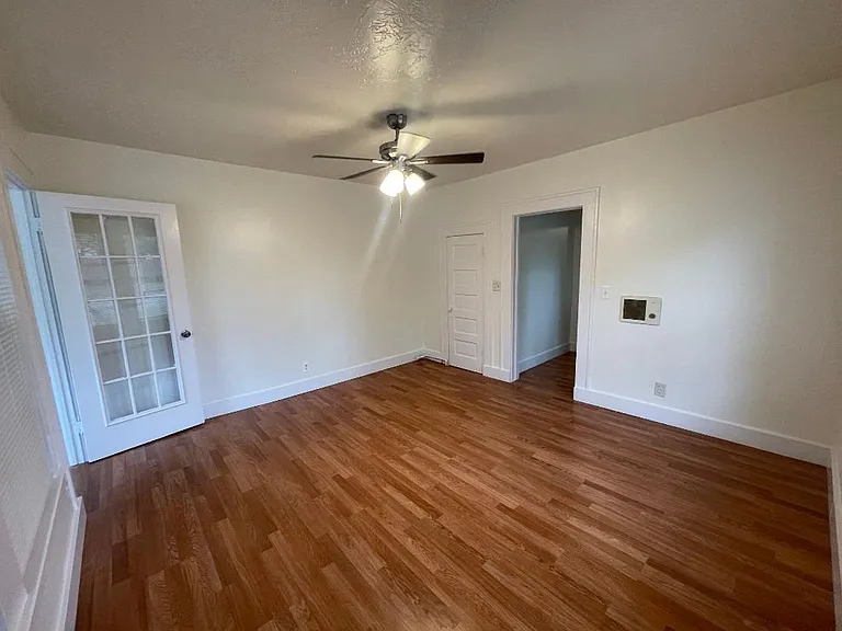 419 N Flood Ave — Photo 8