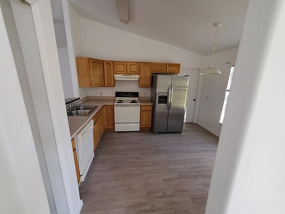 2nd image of 532 Kilimanjaro Dr