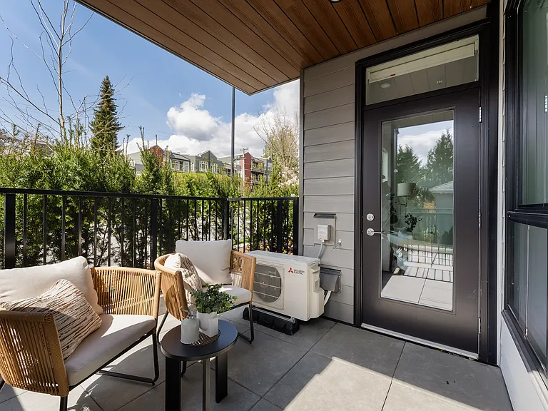 2762 Lonsdale Ave — Photo 43
