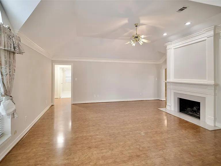 1839 Lake Winds Dr — Photo 13