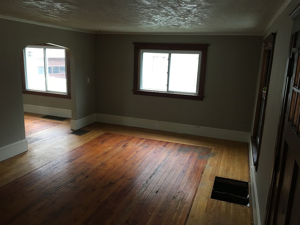 2nd image of 135 E Robinson St