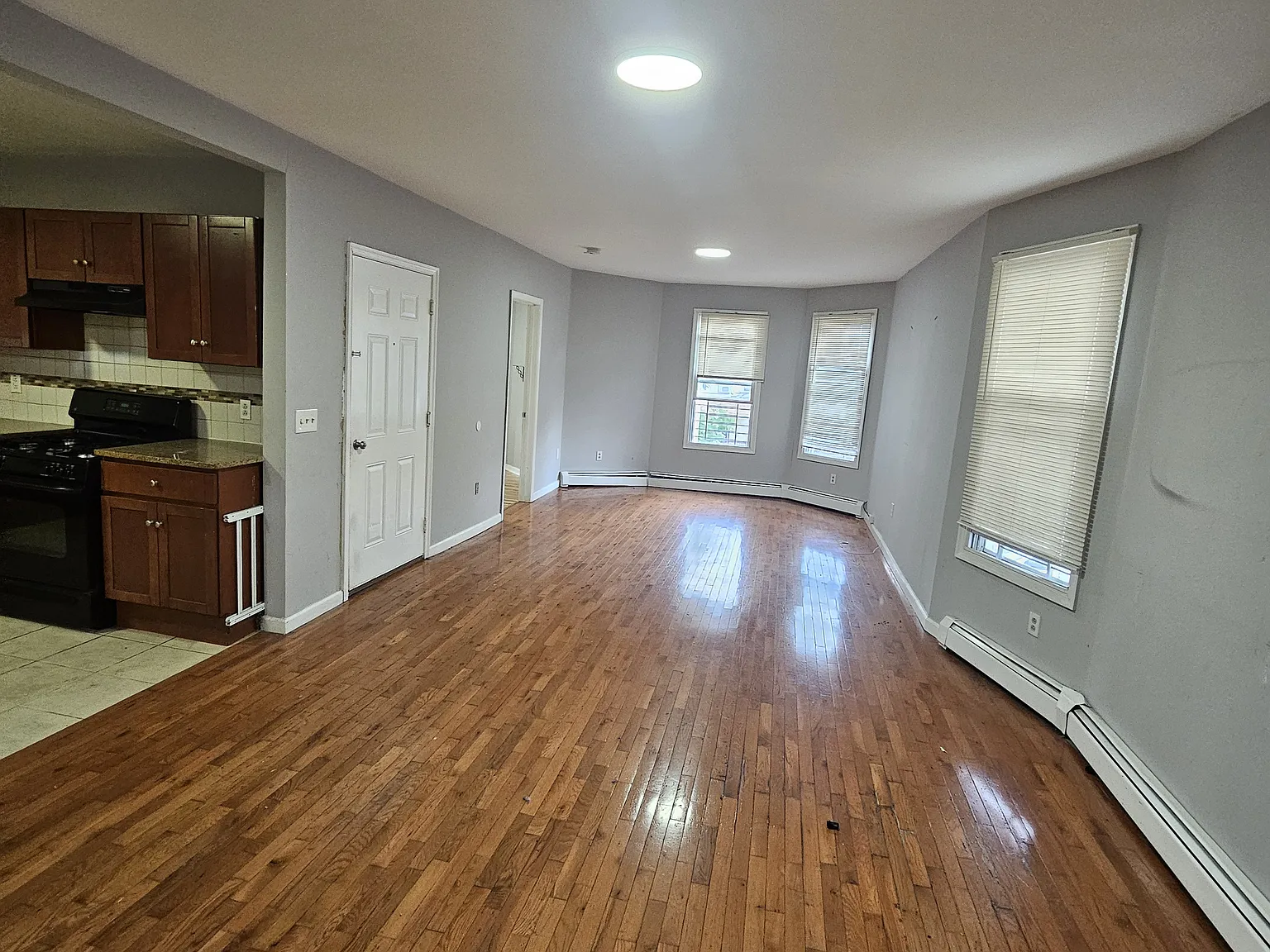 3 bed, $2,100 — Photo 1
