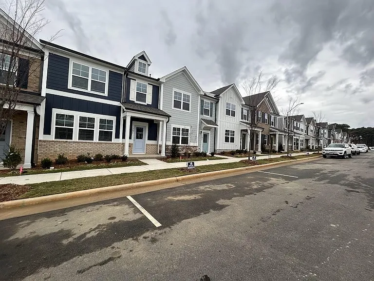 241 Ribbon Rail St — Photo 2