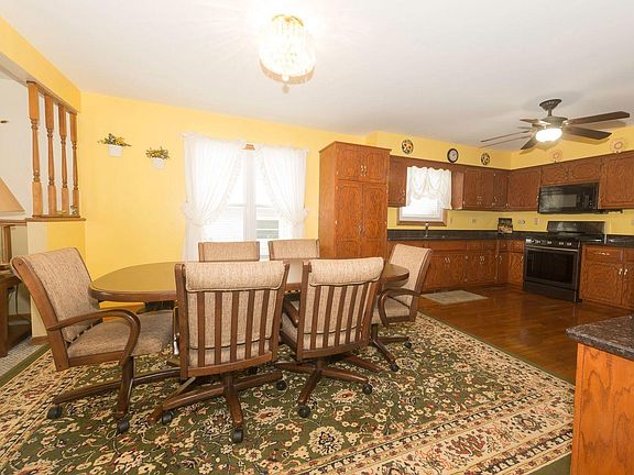 3rd image of 1707 Bunker Hill Dr