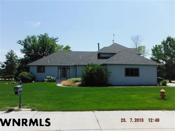 1518 Mockingbird Dr, Scottsbluff, NE 69361