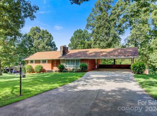 3274 Poplar St, Hildebran, NC 28637