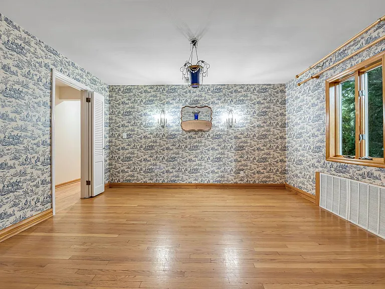 384 Owen Ave — Photo 9