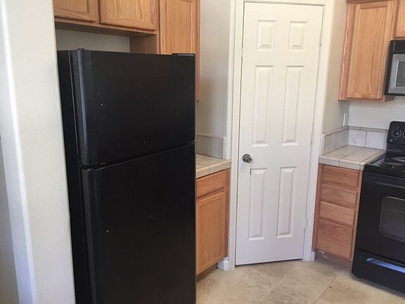 5th image of 664 Gardenia Pl
