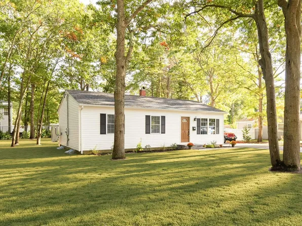 60 Montauk Trail, Ridge, NY 11961