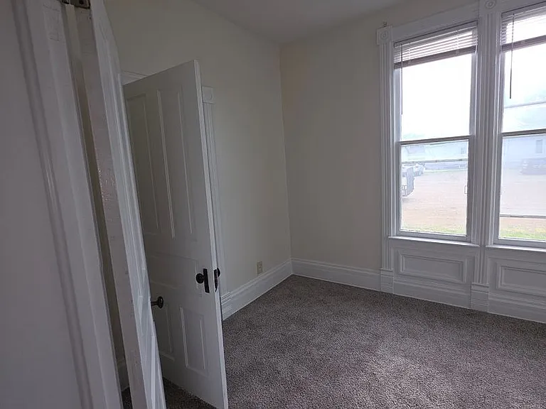 124 E Rose St — Photo 11