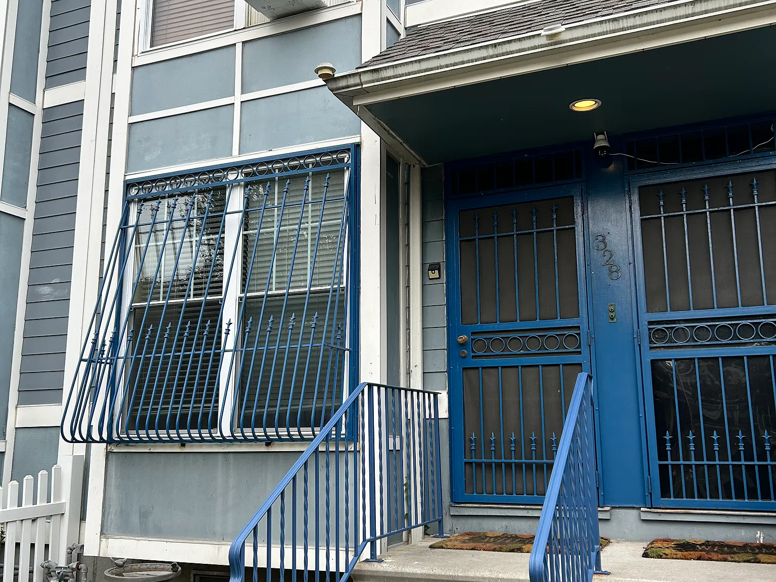 2 bed, 700 sqft, $2,400 — Photo 3