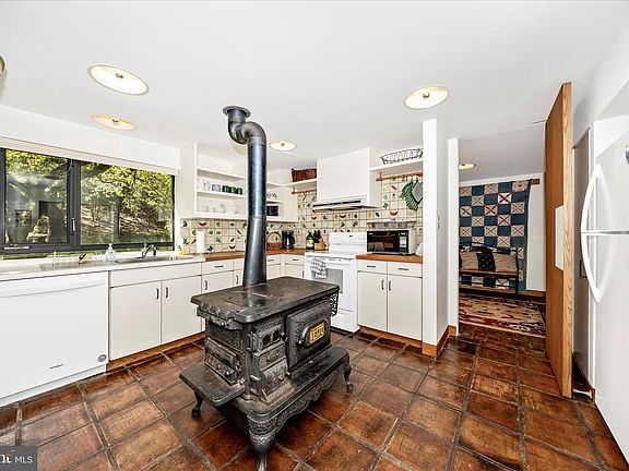 5th image of 13170 Catoctin Hollow Rd