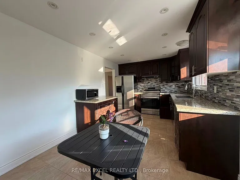 83 Marilake Dr #MAIN FLOOR — Photo 16