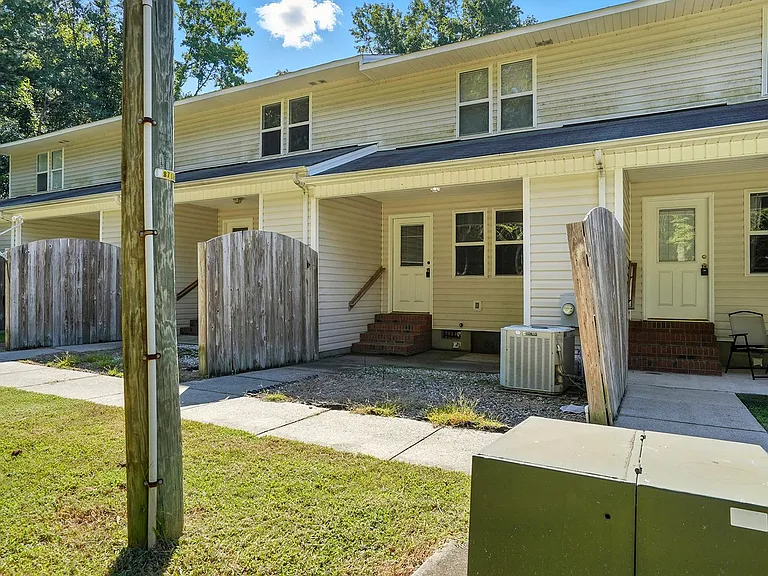 281 Marshbanks St — Photo 14