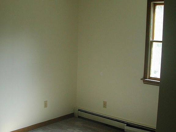 4th image of 15 Fairmor Dr APT 2