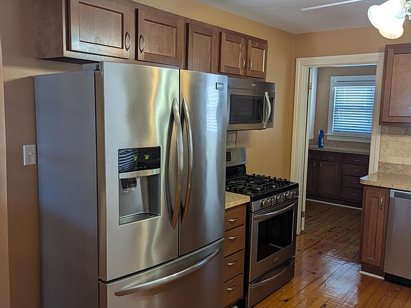 4th image of 900 Lydia St