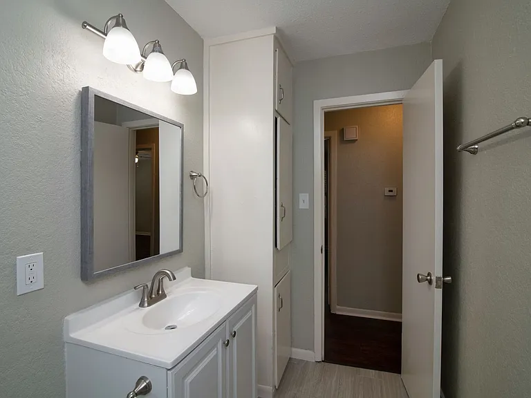 2416 Hillview Dr — Photo 14