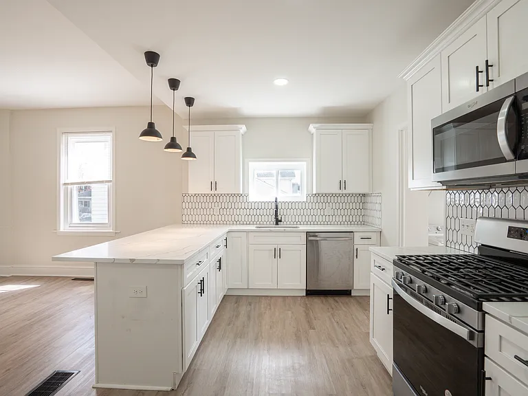 51 W Fairview St — Photo 1