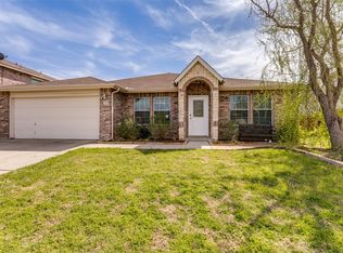 725 Redwing Dr, Saginaw, TX 76131