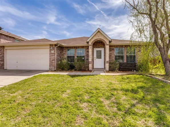 725 Redwing Dr, Saginaw, TX 76131