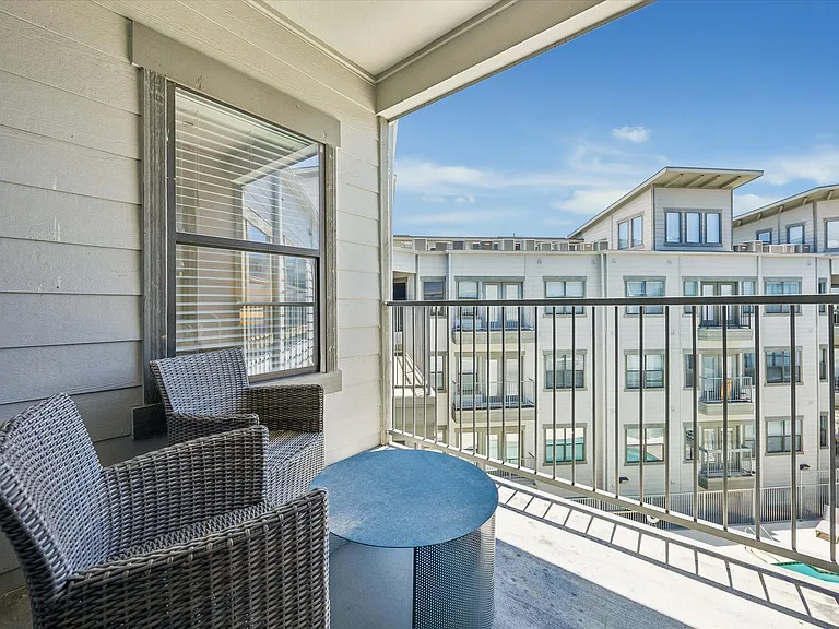 2502 Leon St #501 — Photo 13