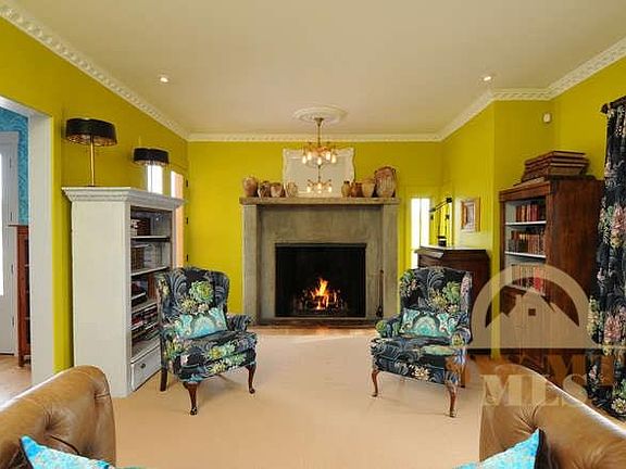5th image of 375 Holland Ln