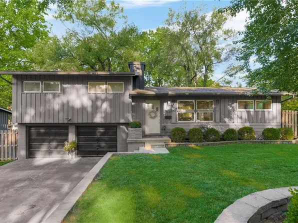 7908 Falmouth St, Prairie Village, KS 66208