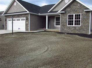 553 Riverwalk Dr, Lewiston, NY 14174