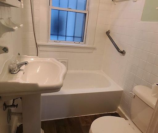 4th image of 2332 Oakridge Dr