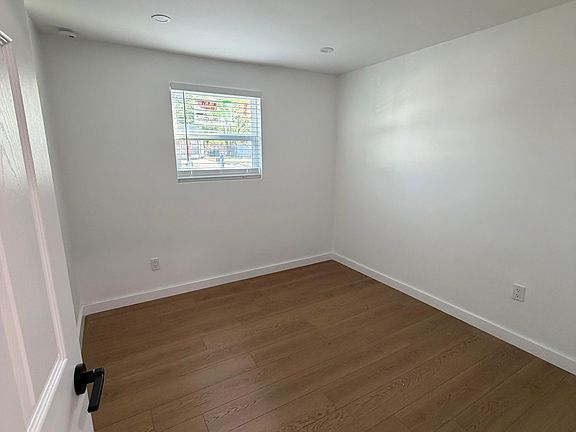 5th image of 115 E Stacie Rd