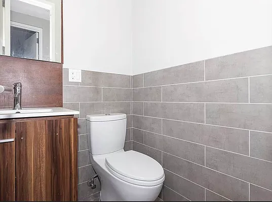 Rented by Artur Gutman, LREB | media 12