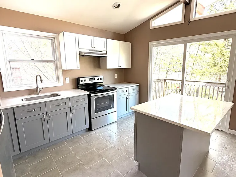 765 Country Place Dr — Photo 3