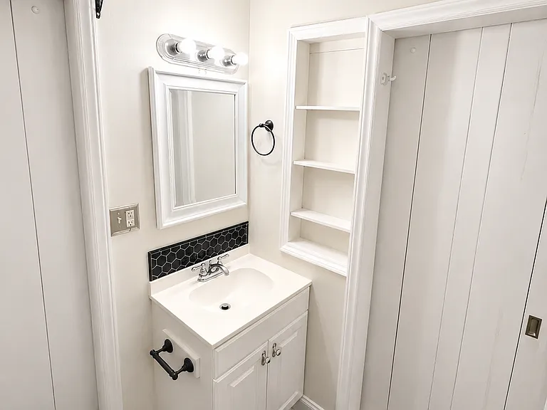638 Brooks Ave — Photo 8