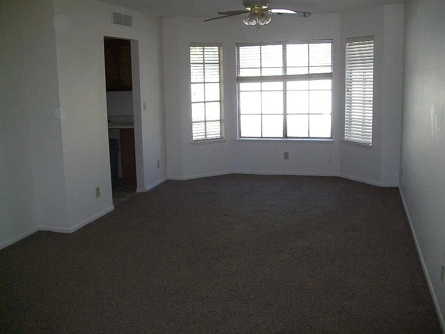 4 bed, 1856 sqft, $2,175 — Photo 3
