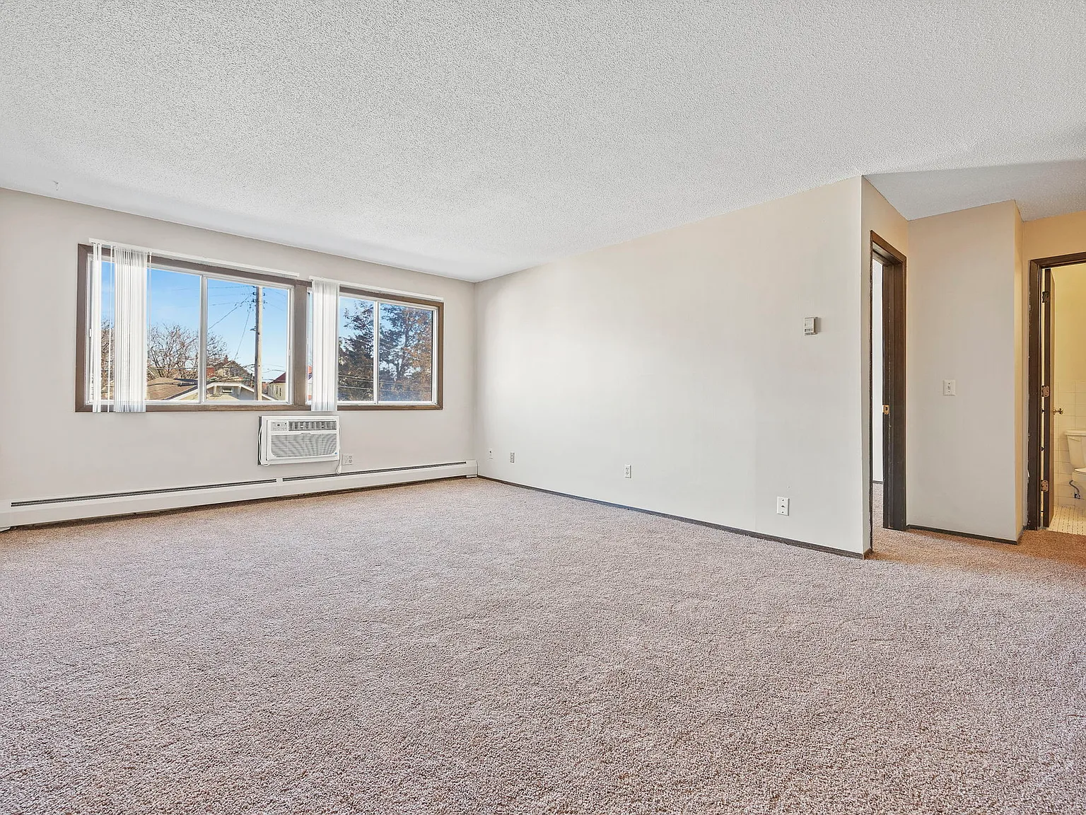 Hennepin Apartments — Photo 3