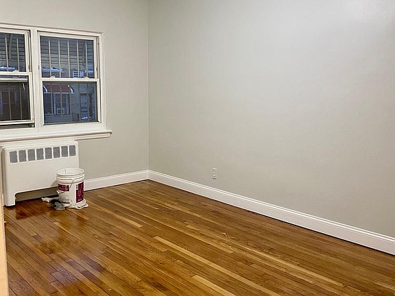 3rd image of 3041 Hone Ave #1