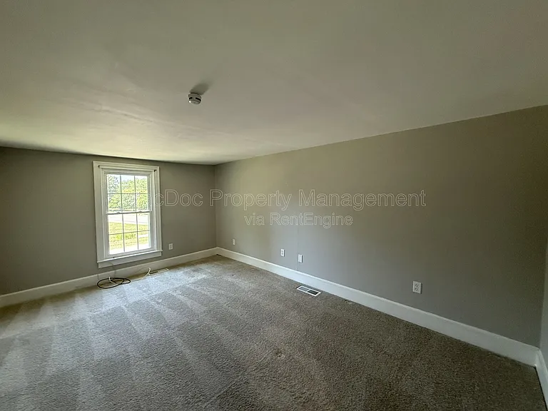 210 Milford St #B — Photo 13