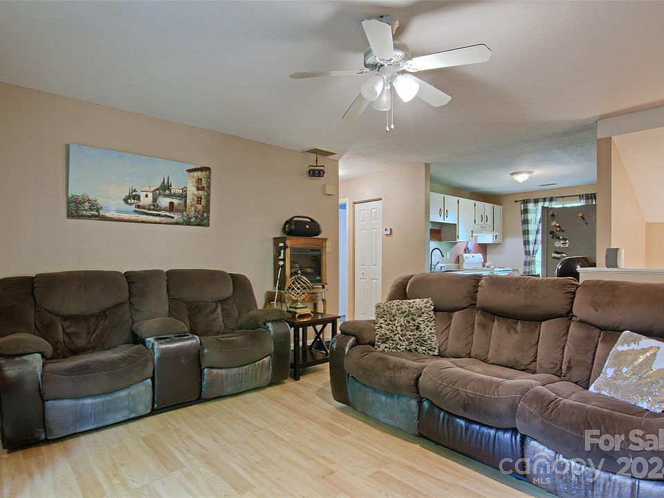 1010 W Gilbert St, Hendersonville, NC 28792 Zillow