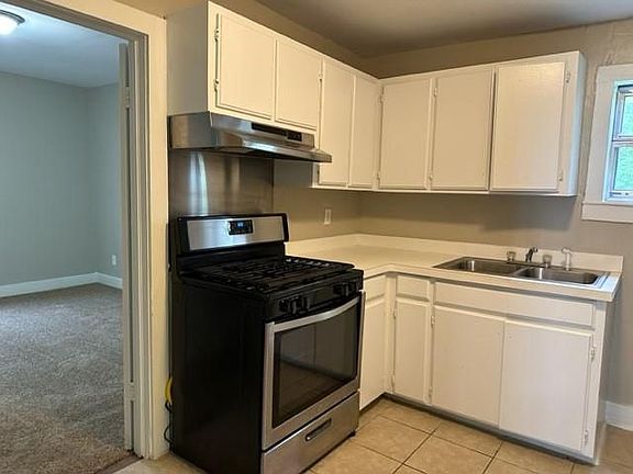 3rd image of 261 Gaston St