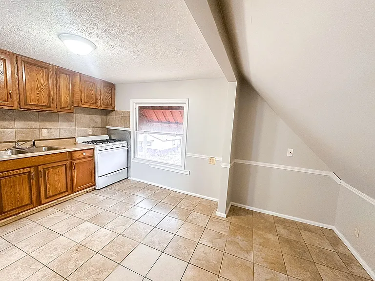 1530 - 1532 N Sherman Dr — Photo 3