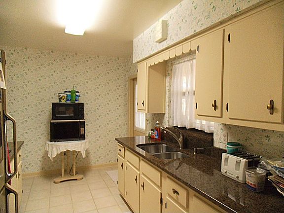 Granite Kitchen!