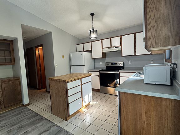 3rd image of 6D Oak Rd #D