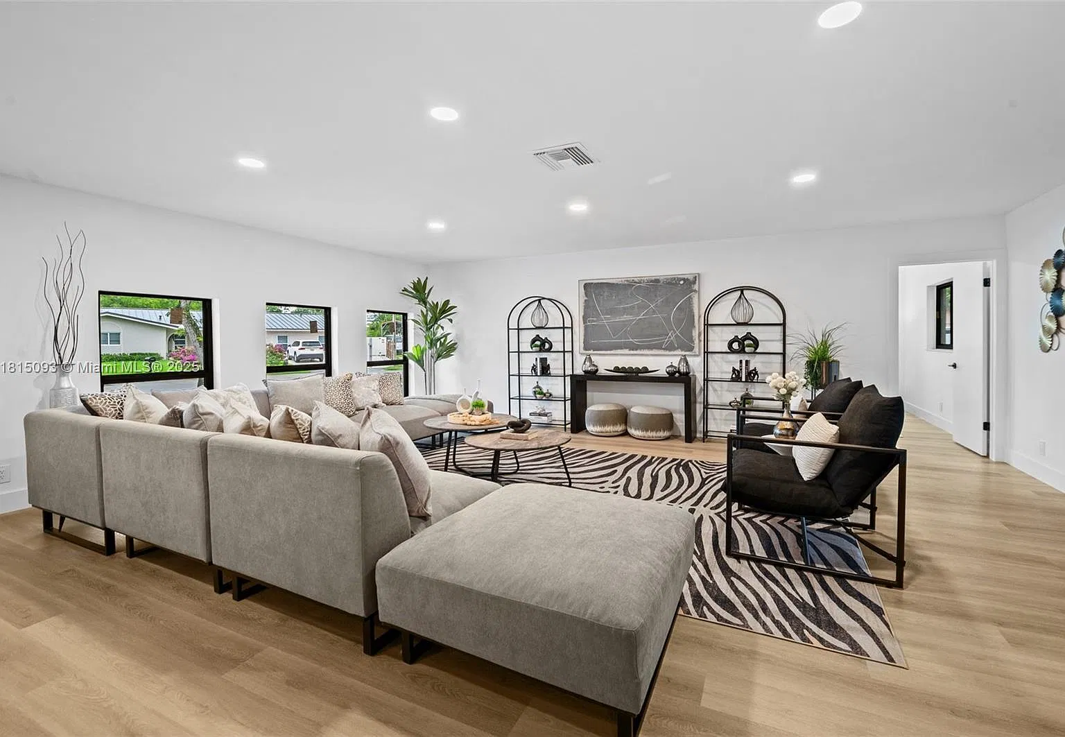 3 bed, 2.0 bath, 1564 sqft, $5,500 — Photo 3