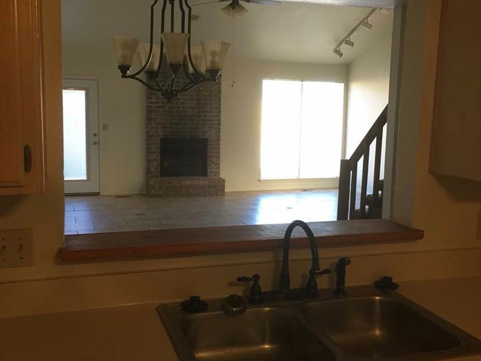 2nd image of 121 Clubhouse Pl